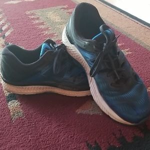 Used Men's saucony running shoes